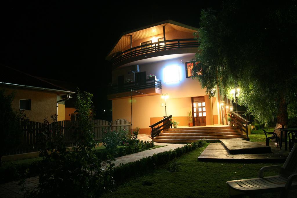 Vila Delta Travel - Mila 23 Mila Douazeci si Trei Bagian luar foto